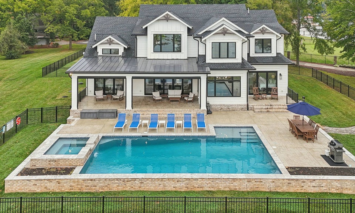 Terrell House | Brand New Luxurious Modern Farmhouse with Pool and Hot Tub - Beauitful Views!