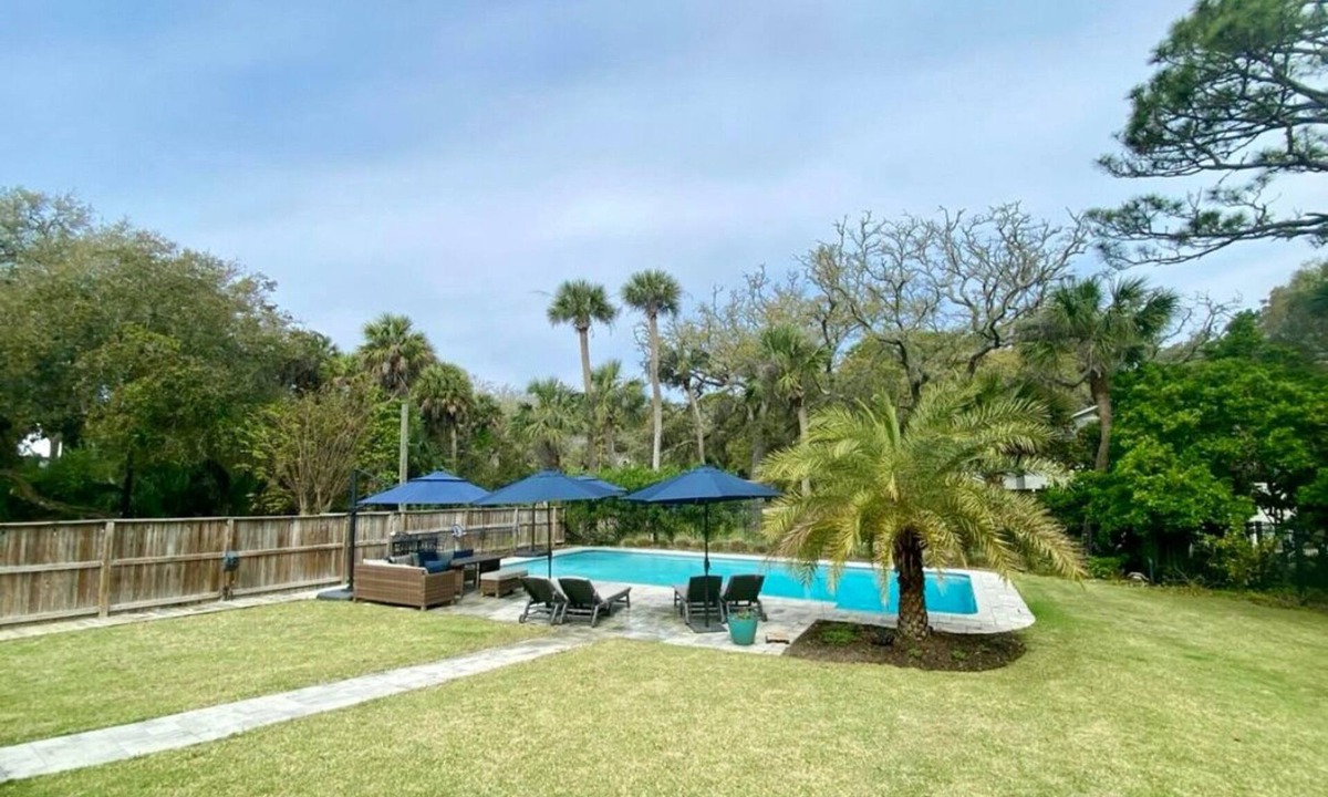 Saint Helena Island House | Breezy Oak on Dolphin with Private Pool - 626 Dolphin Rd