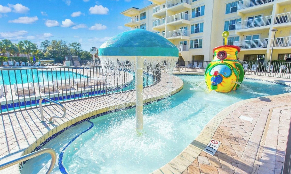 Litchfield by the Sea Hotel | Bright Coastal Haven w/Full Kitchen + Pools & Lazy River near Lowcountry Zoo