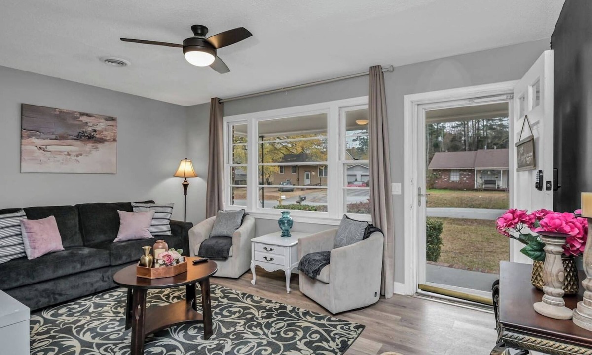 Cayce House | Bright & Renovated 3BR Close to Downtown