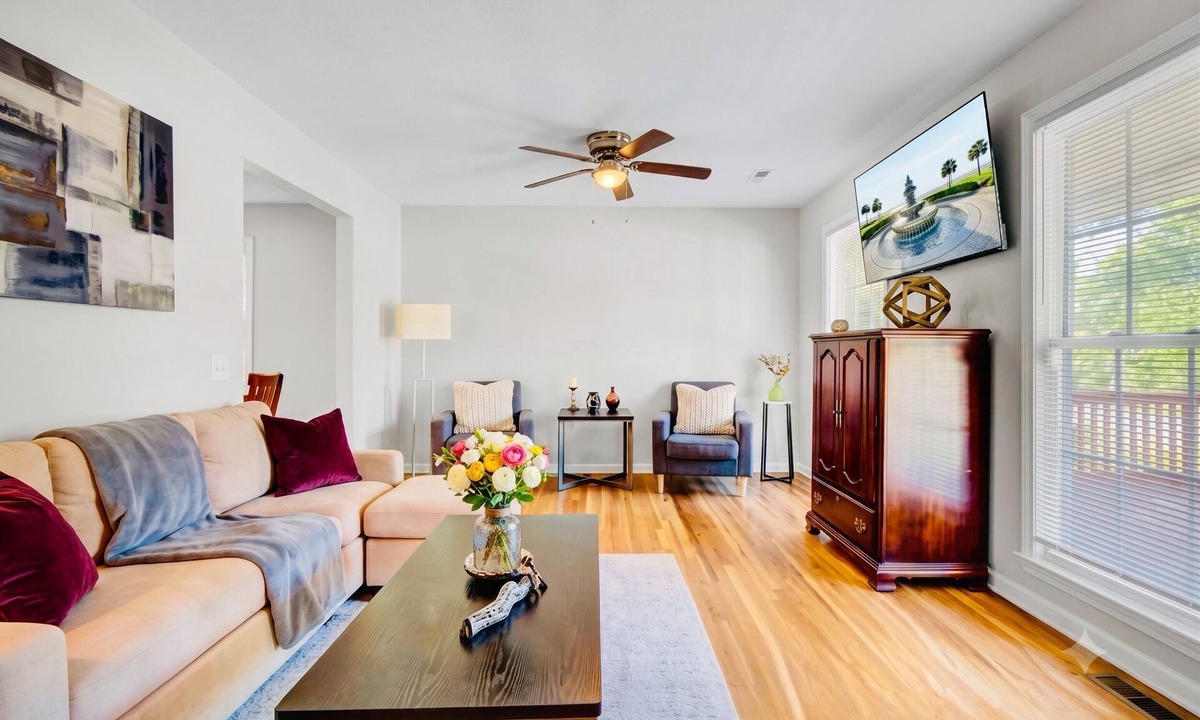 Ladson House | Bright & Spacious Charleston-Area Family Home