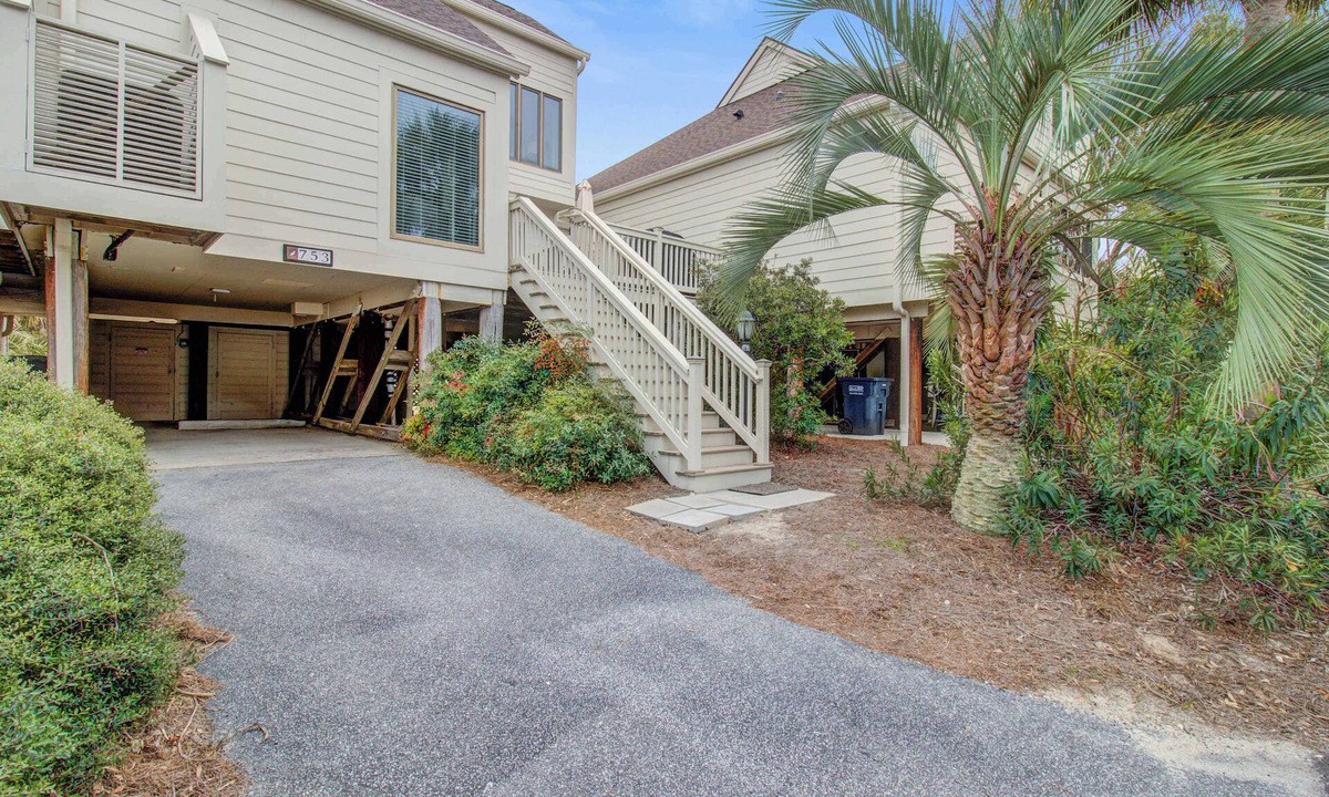 Spinnaker Beachhouses House | Bright villa with lagoon & fairway views - walk to the beach & golf