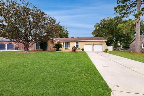 Goose Creek House | Bring Your Pup! Goose Creek Home w/Private Pool
