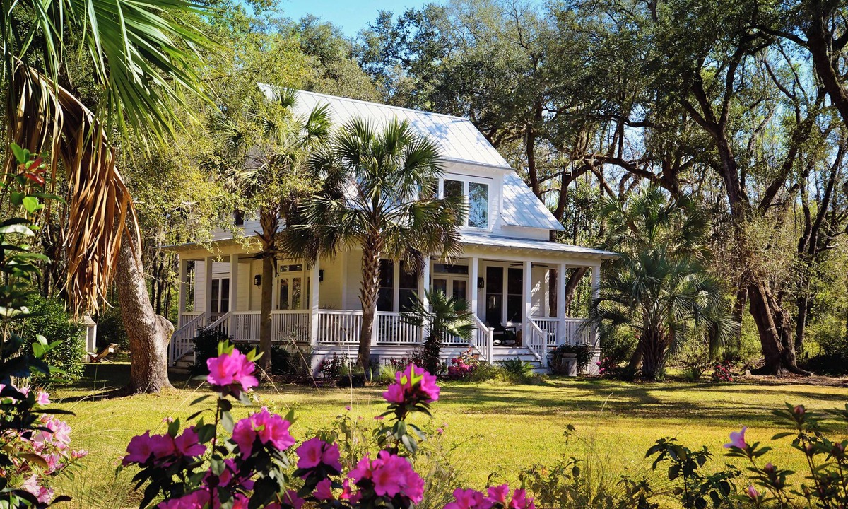 Johns Island Cottage | Captain's Quarters Charming 2-bedroom cottage in superb Johns Island