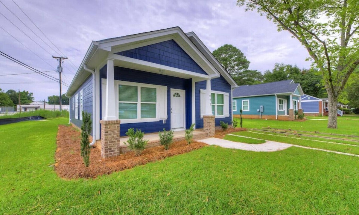 Cayce House | Cayce Sister Houses | Sleeps 14 | Mins to CAE