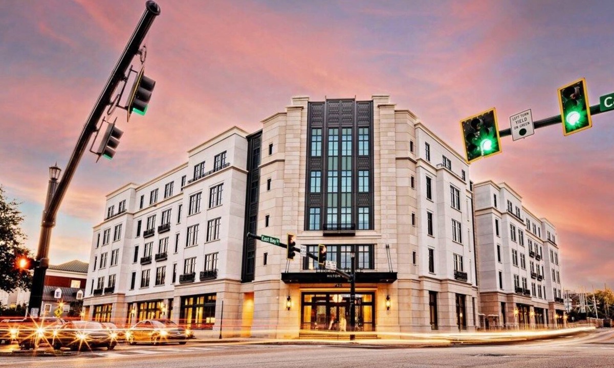 Ansonborough Apartment | Charleston | Couples Historic Retreat | Gym + Downtown