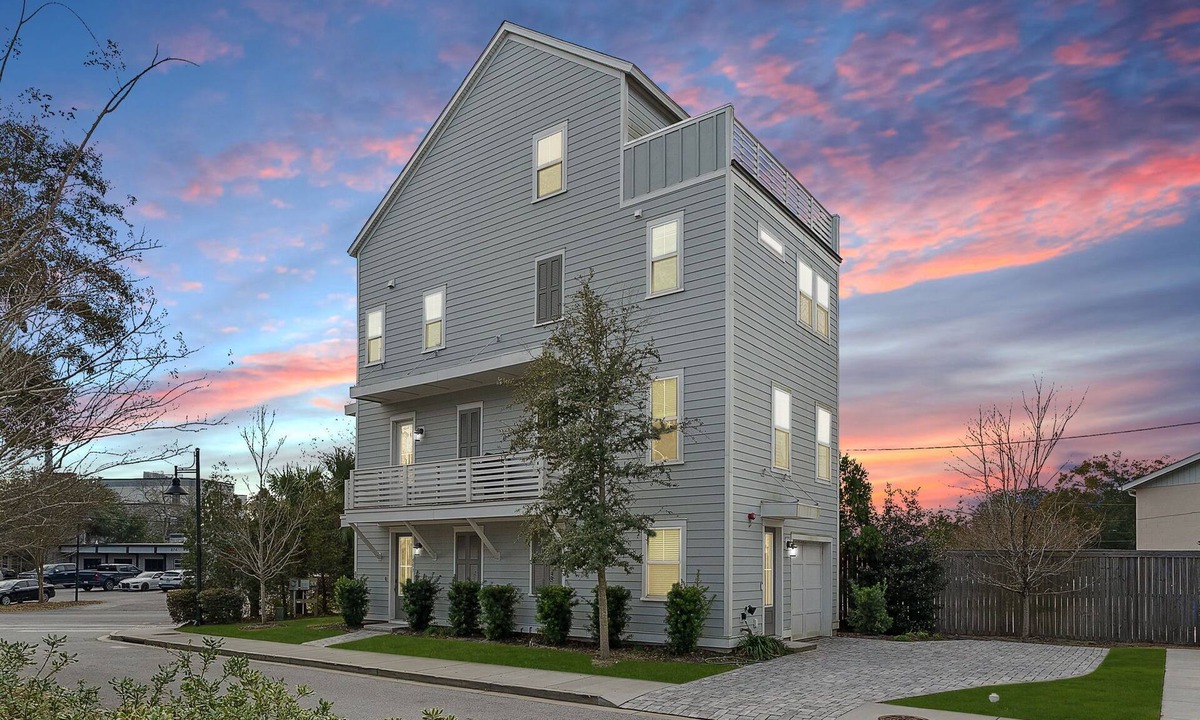 Mount Pleasant House | Charleston, Mount Pleasant, beautiful Home, Views of bridge, Pets Ok