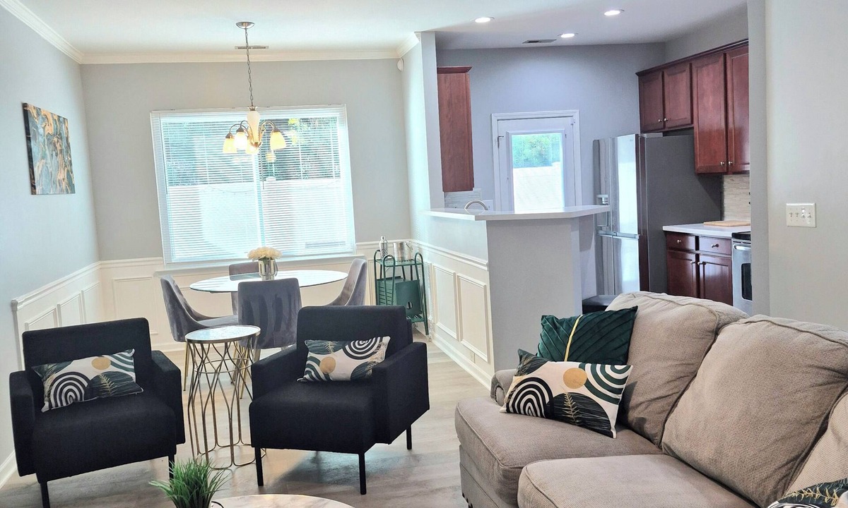 Brown Road House | Charlotte Executive 3BR Furnished Townhome Monthly Stay Near Airport