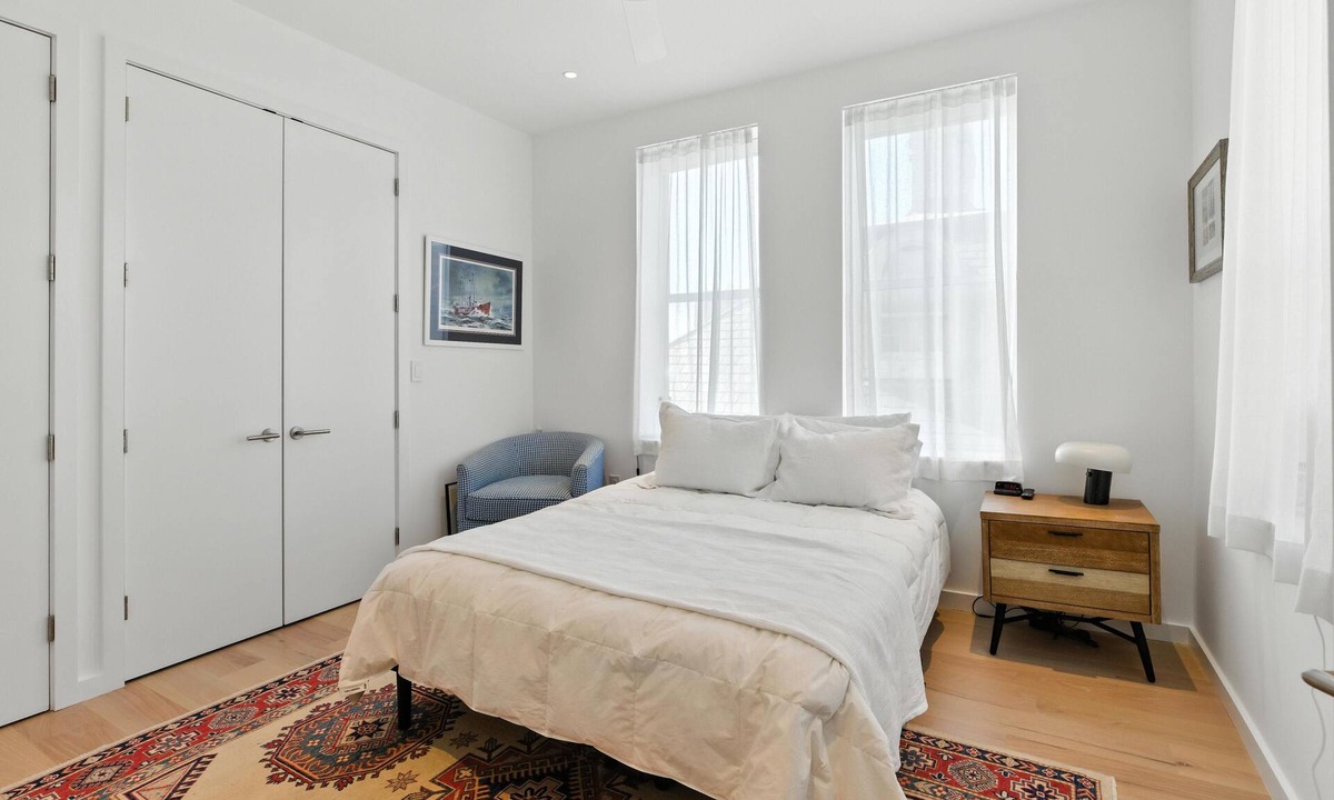 Harleston Village Condo | Charming 1-bedroom Pied-à-terre on Colonial Lake