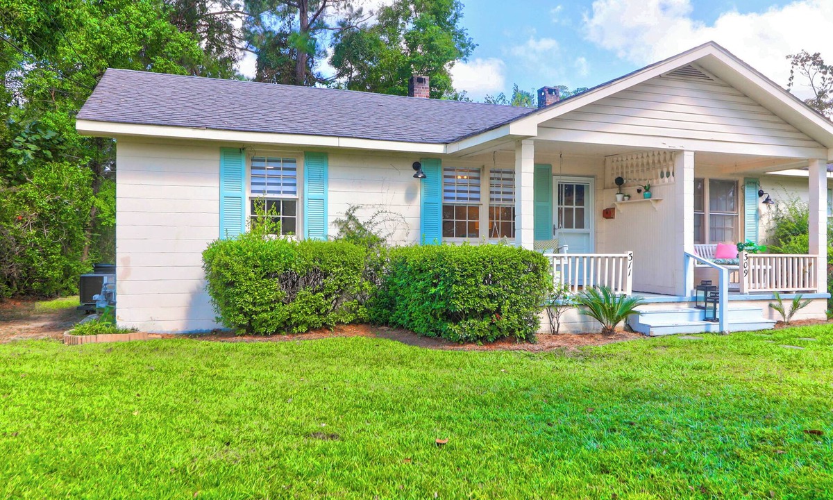 Summerville Historic District Cottage | Charming 2-bedroom cottage in Historic Downtown Summerville