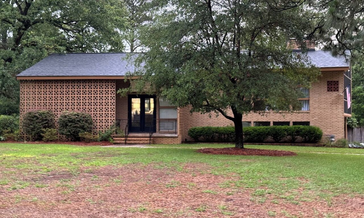 Statesboro House | Charming 3-bedroom house with Pool in Statesboro