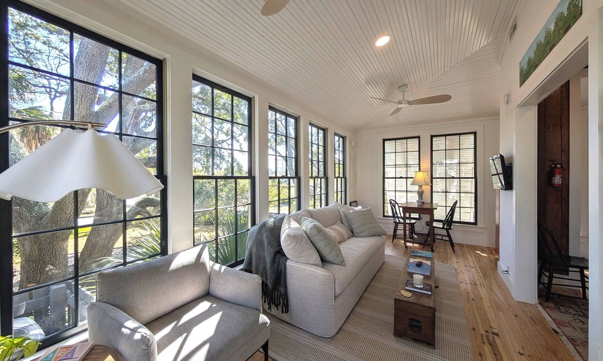 Sullivan's Island Cottage | Charming updated cottage only 1 block to the beach