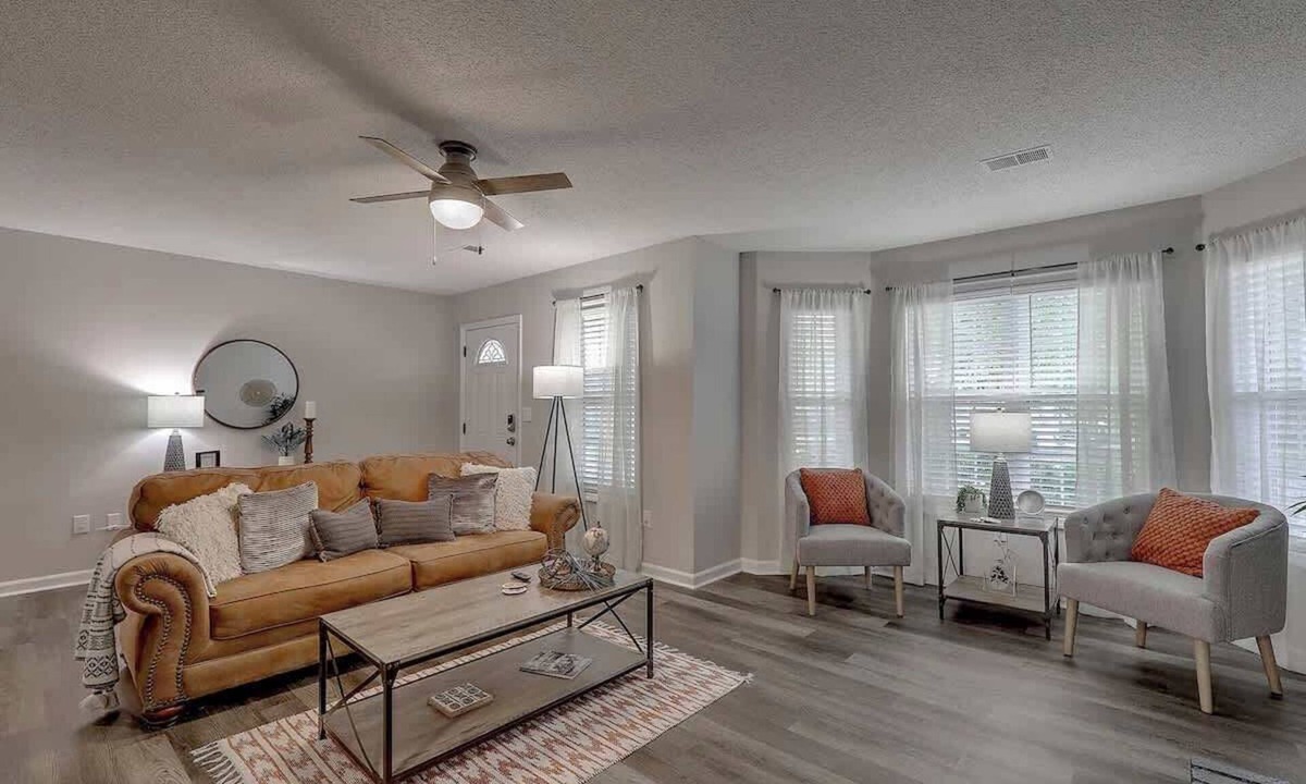Summerville House | CHAS, SUMMRVLL/NEXTON Comfort Near Everything!