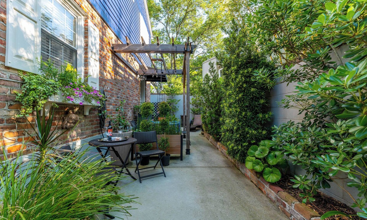 South of Broad House | Cheerful home in the heart of Charleston. Designated office space for executives