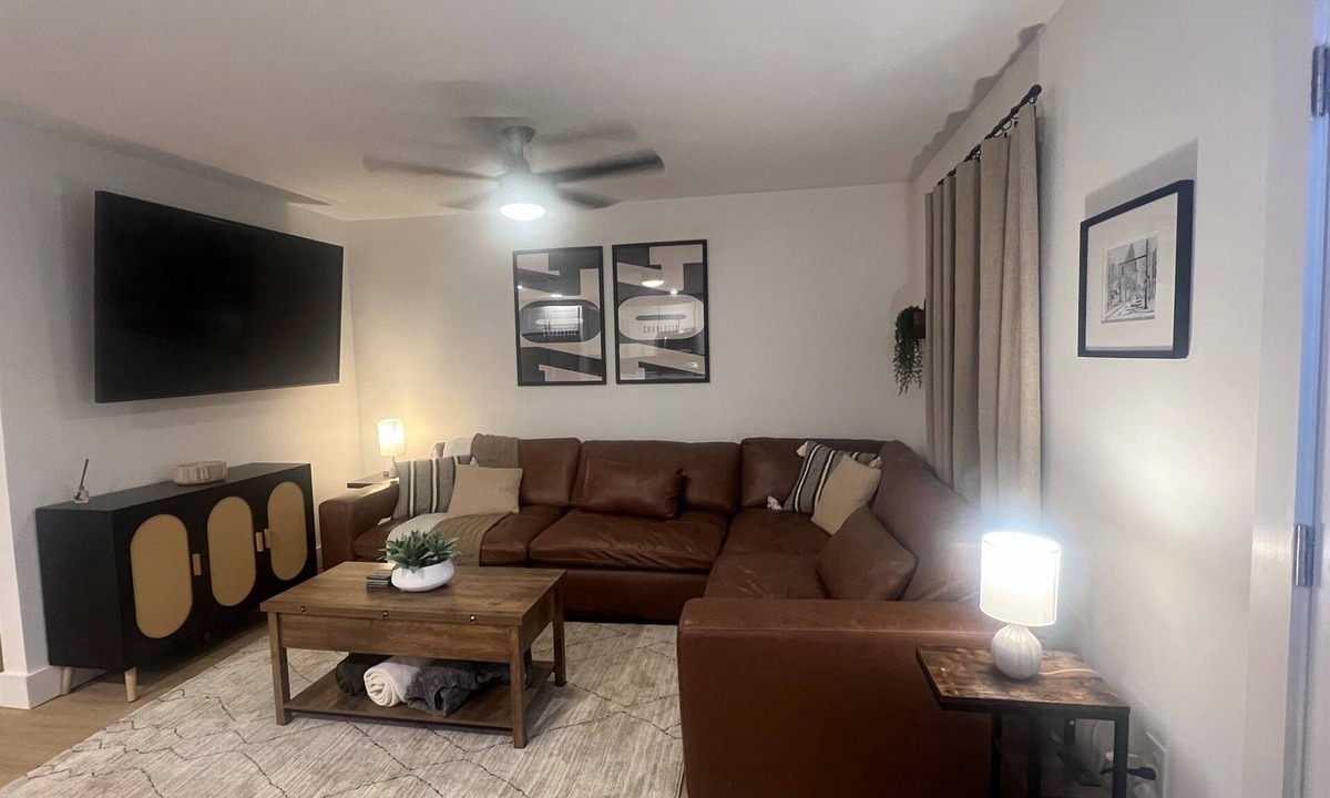 Enderly Park House | City Views - Weekend Escape - Near Uptown