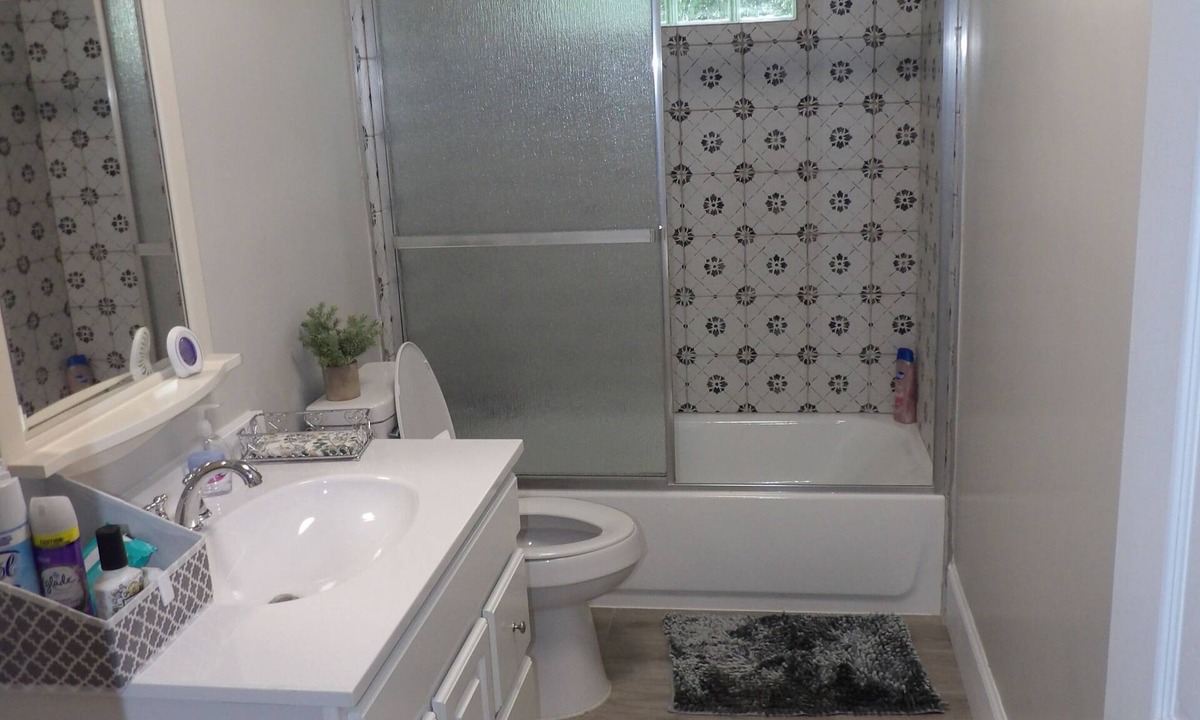 Columbia House | CLOSE TO FT JACKSON, WILLIAMS-BRICE STADIUM, VA HOSP, FAMILY FRIENDLY. SLEEPS 10