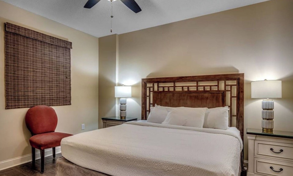 Windy Hill Hotel | Coastal Retreat | Balcony, Pools & Hot Tubs | Steps to Dining