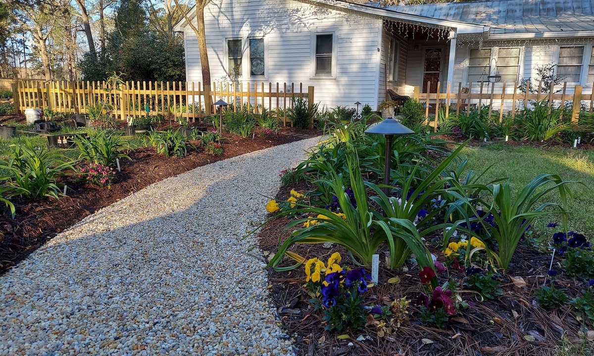 Ladson House | Come visit our “Sweet Retreat at the End of the Street” where you can relax!
