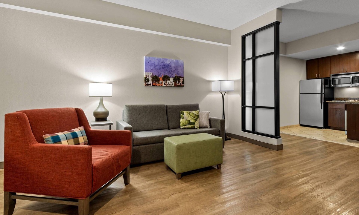 West Ashley Hotel | Comfort Suites Charleston West Ashley