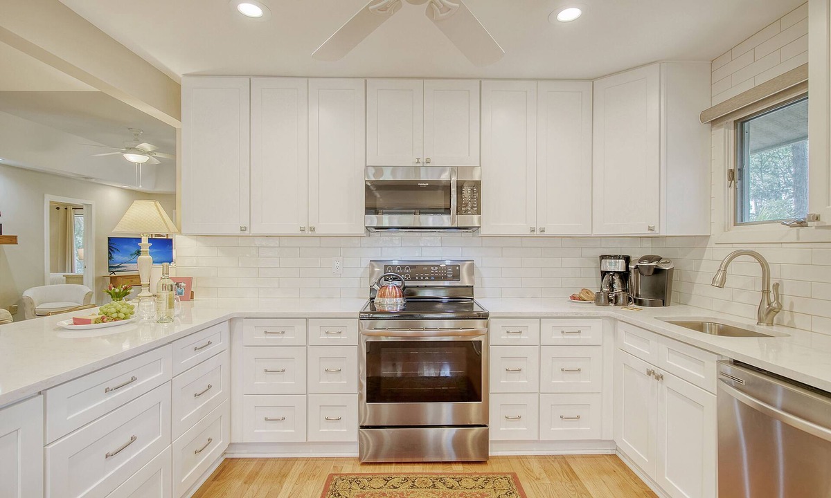West Beach Cottage | Community pool, dock, river views!
