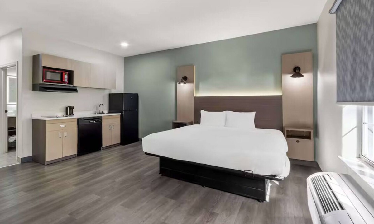 Harbison Hotel | Convenient Room Near Lake Murray Public Park and Columbia SC Attractions