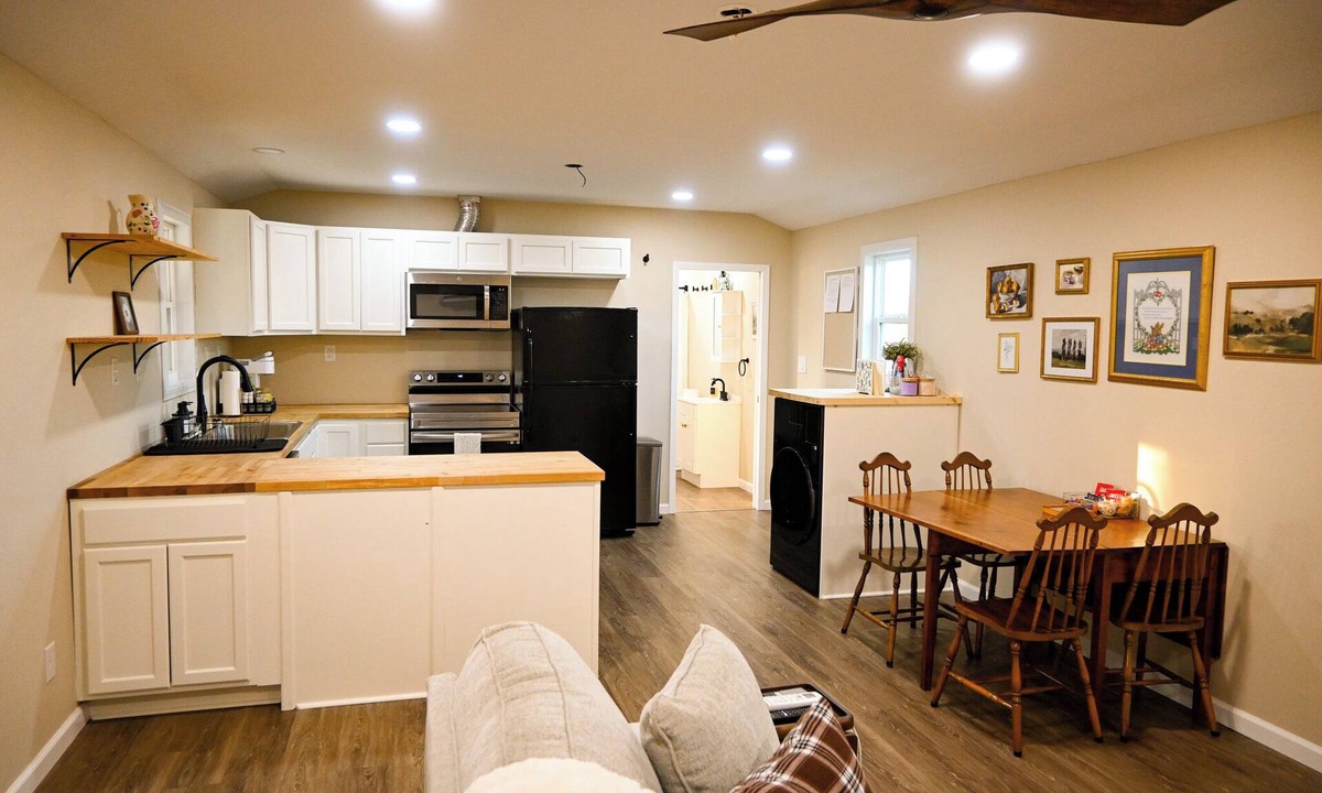 Lydia Cottage | Cozy 1-bedroom cottage in pleasant Timmonsville near I-20