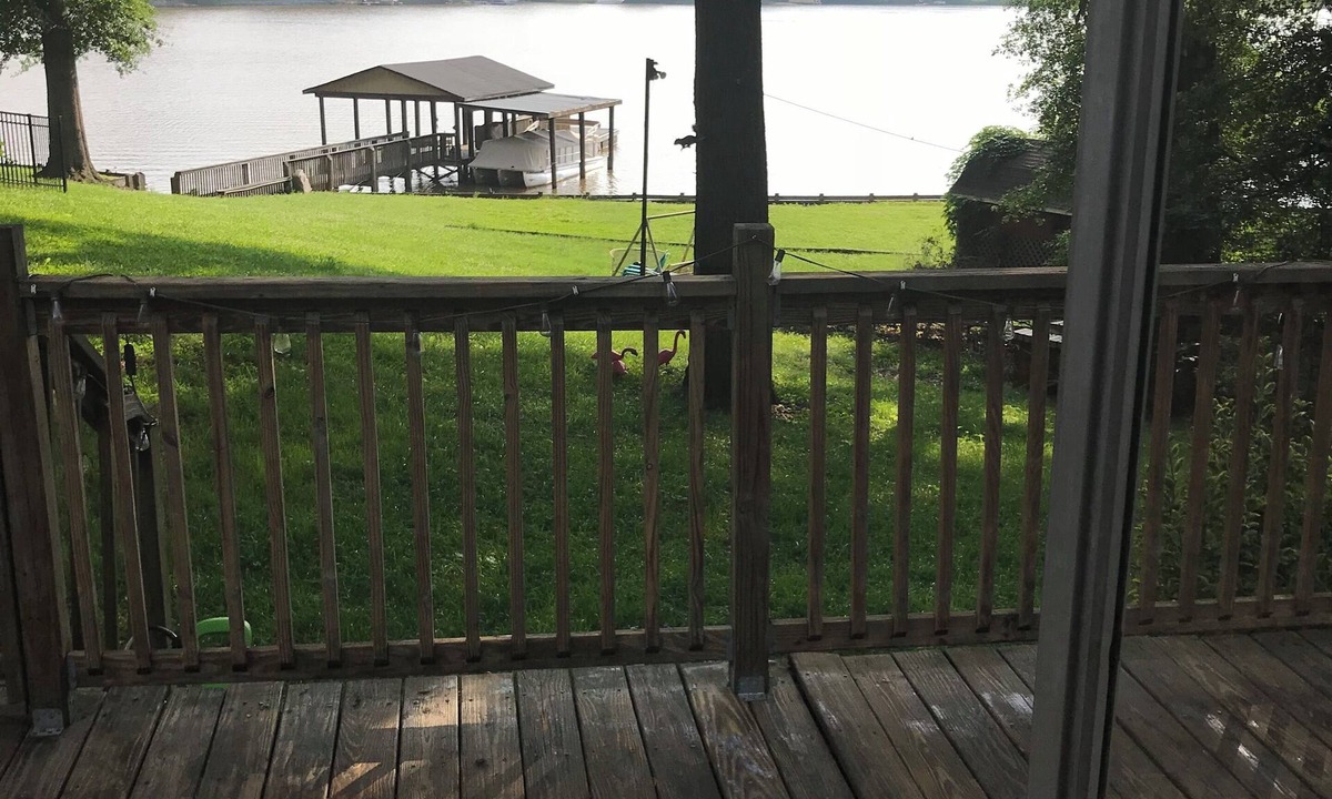 Belmont Cabin | Cozy 3-bedroom cabin with boat dock, AC and WiFi in enchanting Belmont