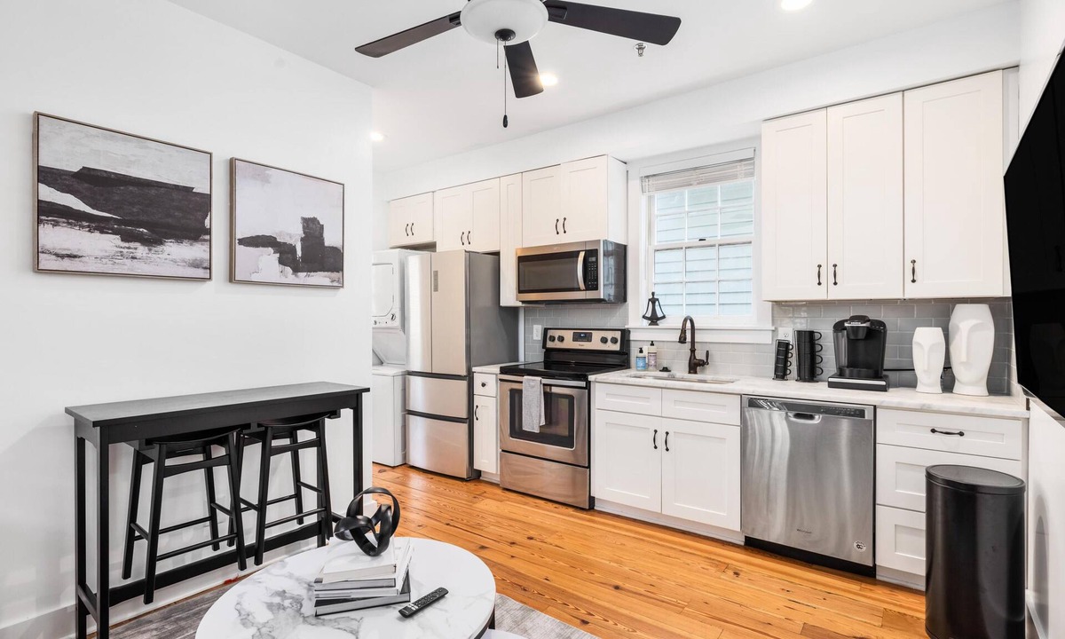 Downtown Charleston House | Cozy 3 bedroom steps from King Street