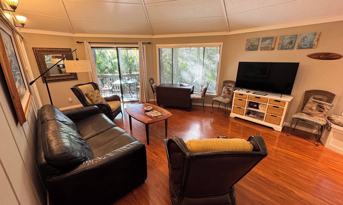 Night Heron House | Cozy and Stylish Night Heron Retreat with Lagoon View and Private Hot Tub