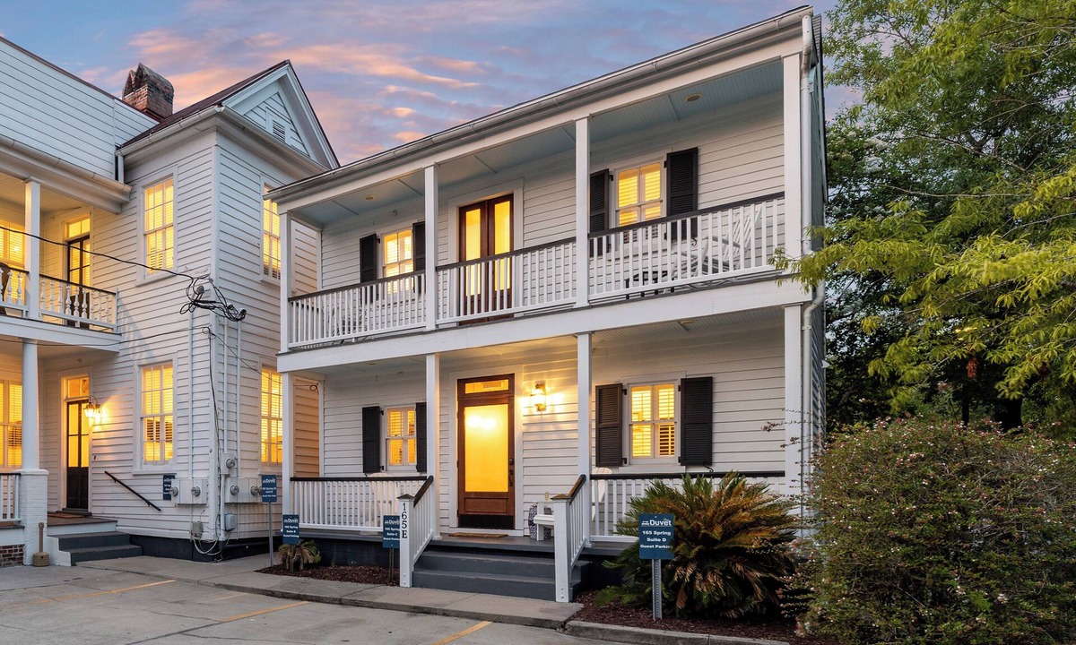 Cannonborough Elliotborough Cottage | Cozy Charleston Cottage | Brandy Crusta