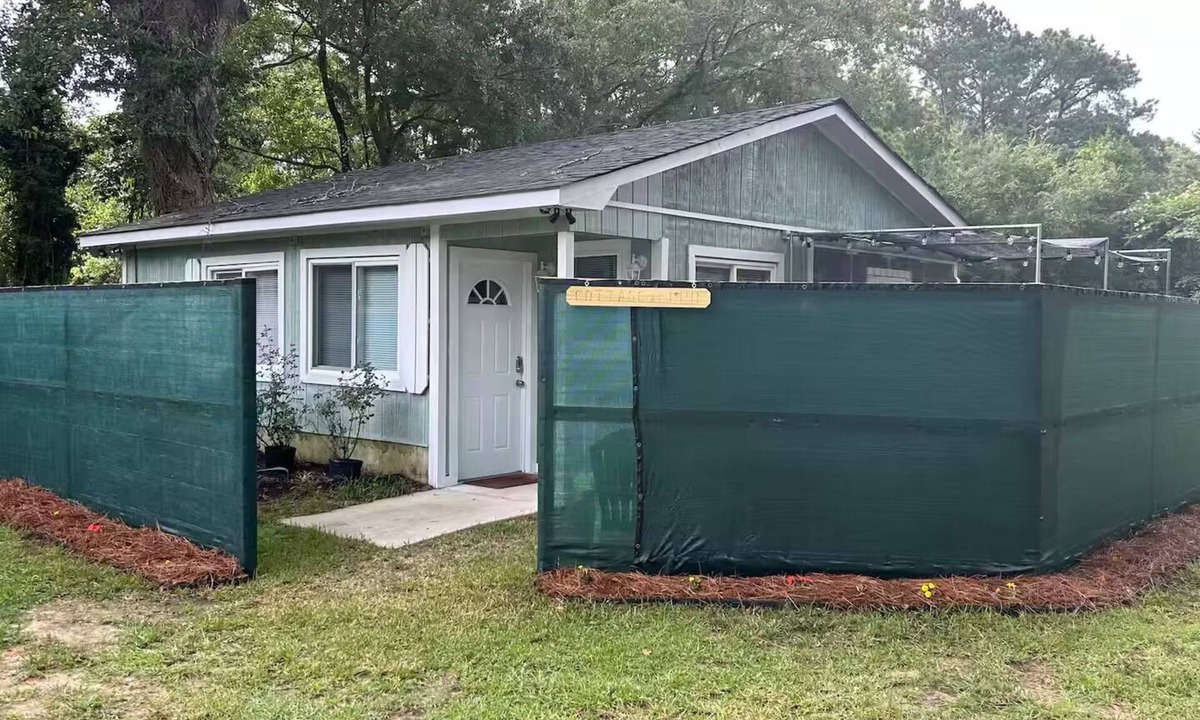 Charleston Cottage | Cozy & Comfortable 2-Bedroom Cottage on James Island - minutes from Folly Beach!