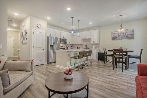 North Charleston House | Cozy Cove 15 Min From Dwntwn