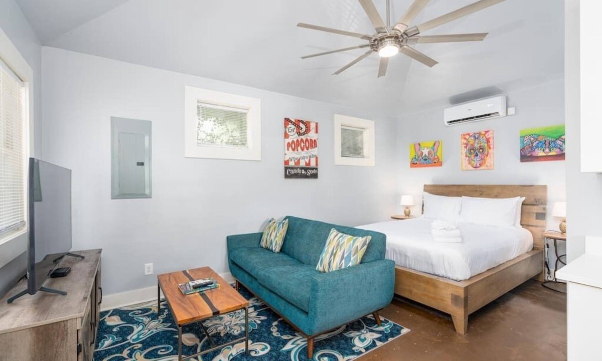 Westside House | Cozy Downtown Escape | The Condon Carriage