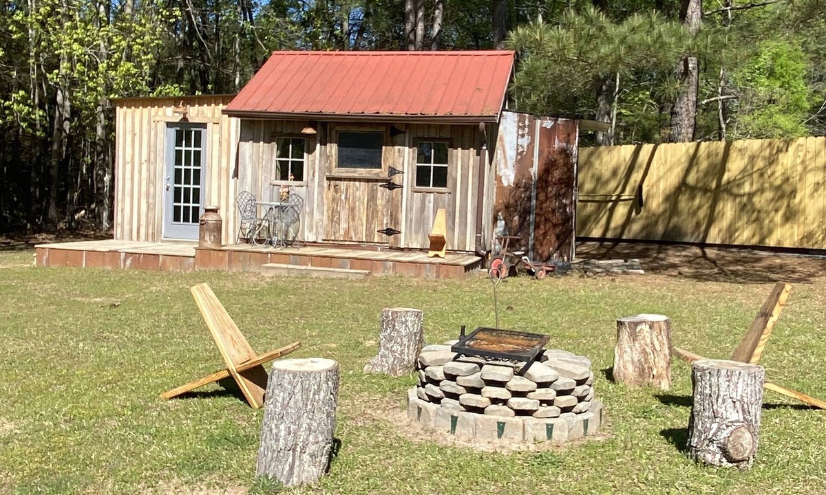 Greenwood Cabin | Cozy Off Grid Cabin