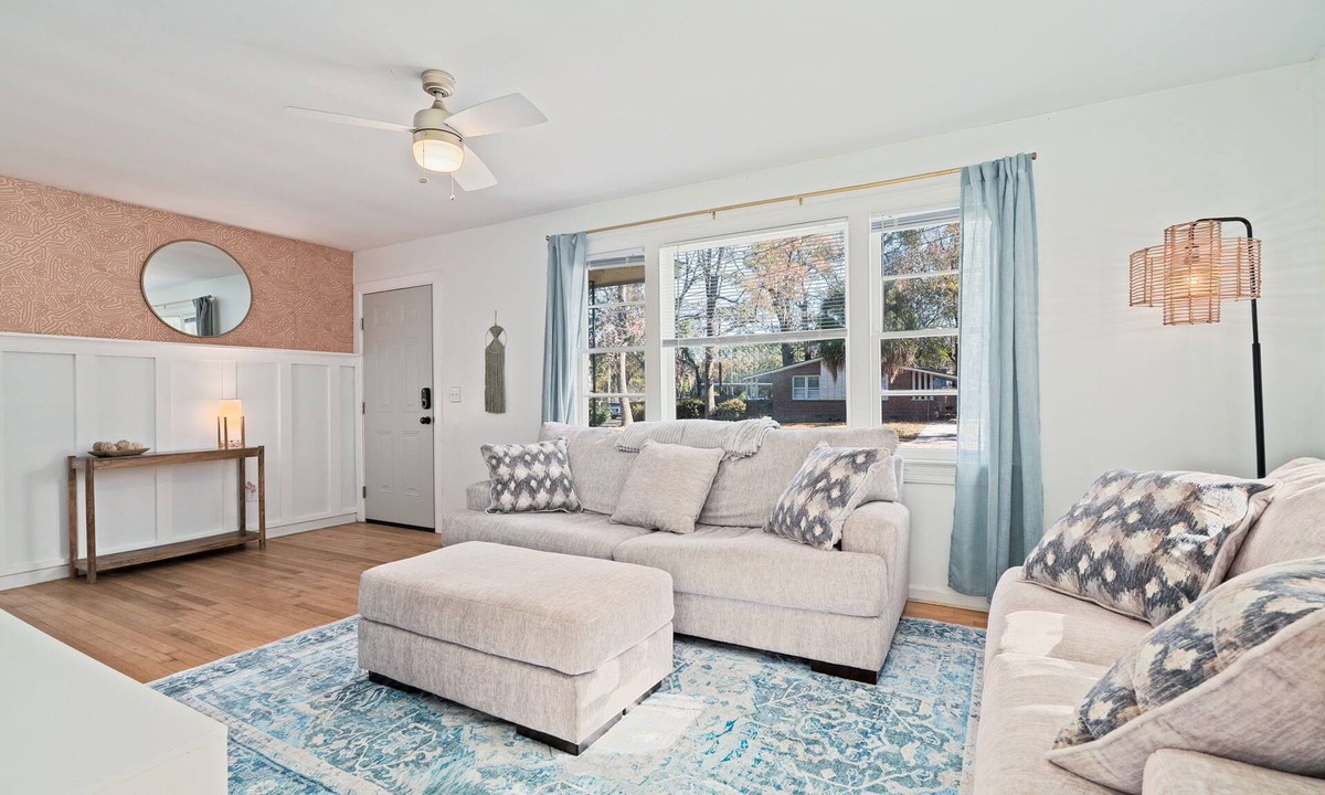 West Ashley House | Cozy Pet-Friendly Home Minutes to Downtown!