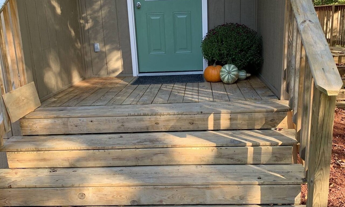 Farmville Cottage | Cozy Retreat is a quiet place to relax and enjoy nature.
