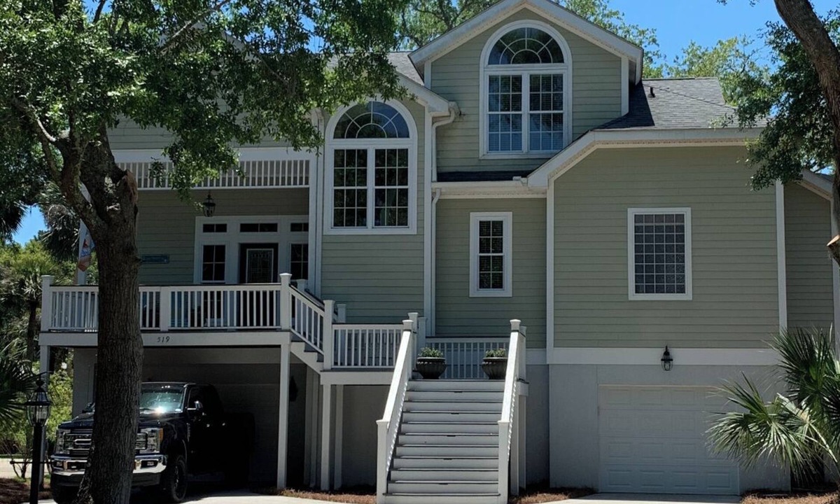 Saint Helena Island House | CUSTOM HOME 3 BED/3.5 BATH ON OCEAN PT GOLF COURSE AMENITY CARDS AVAILABLE