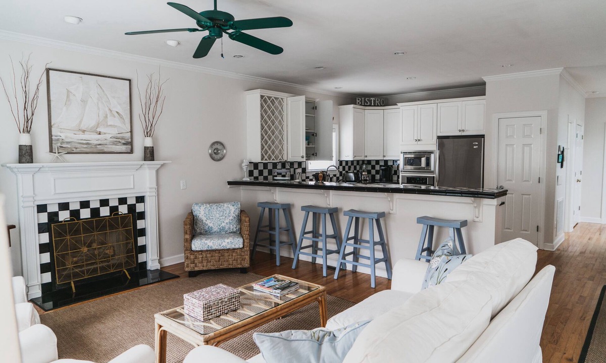 Isle of Palms House | Delightful Home with full Grand Pavilion Pool access - steps to the beach
