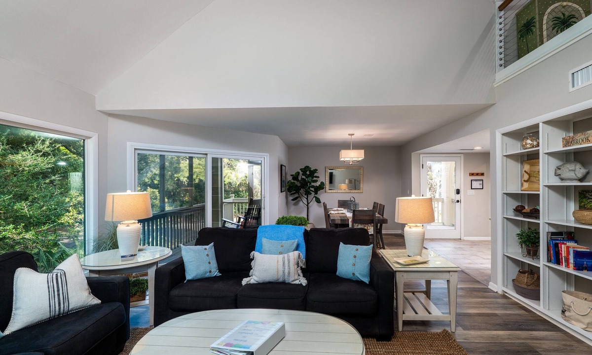 Spinnaker Beachhouses Villa | DESIGNER DECORATED 3 BR Spinnaker! Walk to beach & club! Amenity access! Dog Friendly!