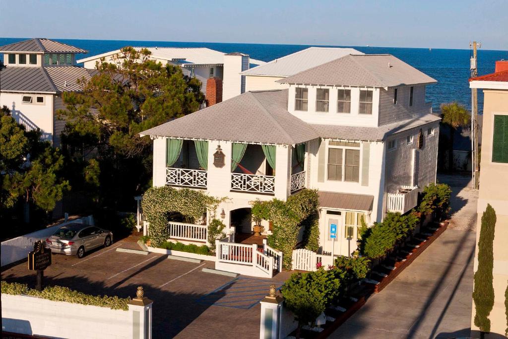 Tybee Island Bed & Breakfast | DeSoto Beach Bed and Breakfast
