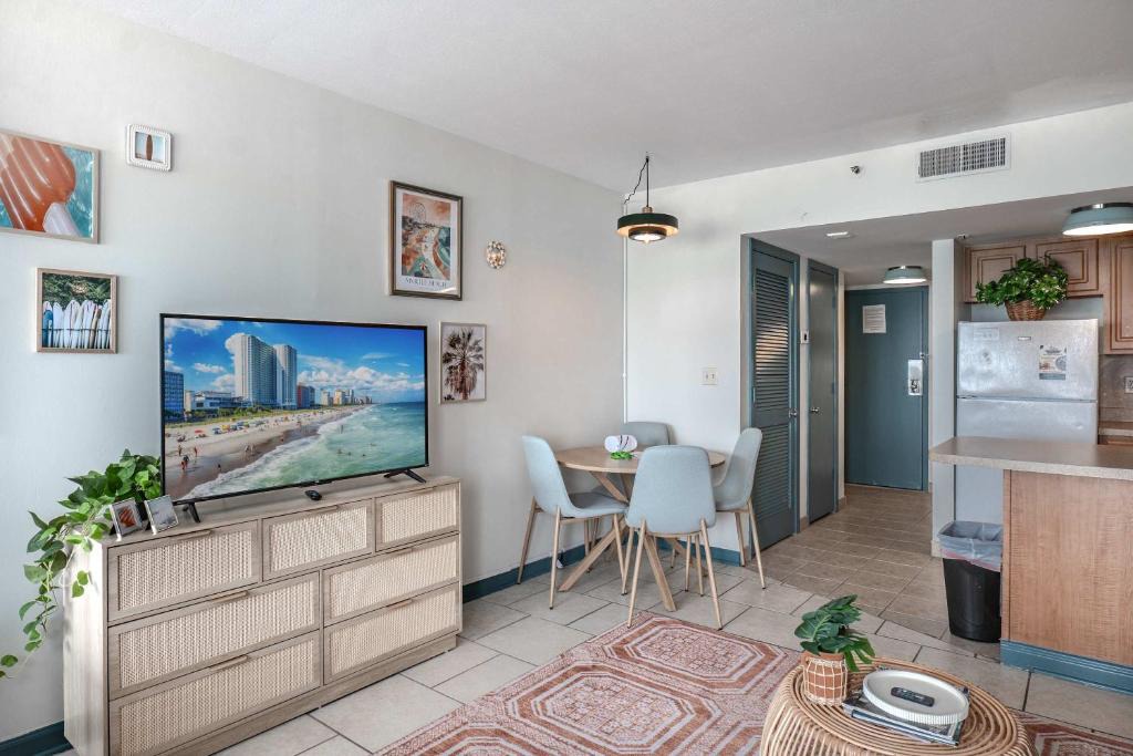 Myrtle Beach Apartment | Direct Ocean Front Studio with Endless Views Palace Resort 302