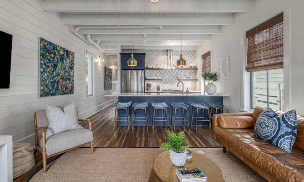 Cannonborough Elliotborough House | Downtown Charleston! One block to King St. Free parking for two vehicles