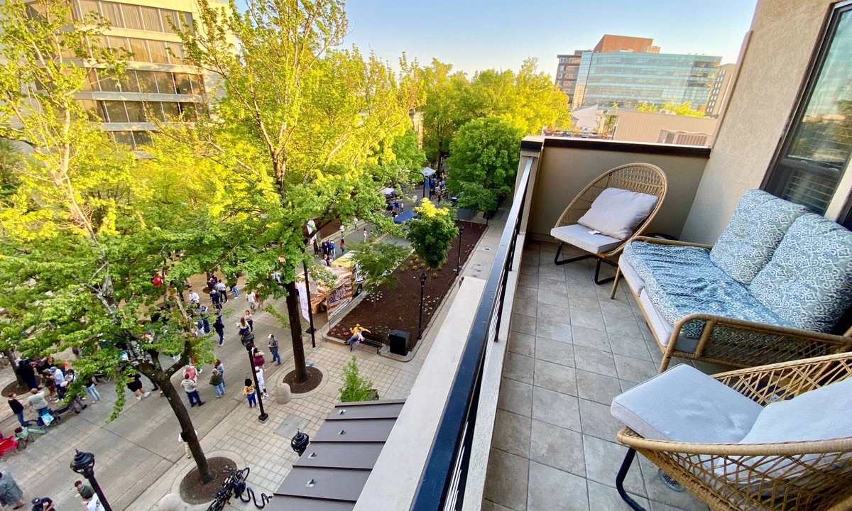Greenville Downtown Condo | Downtown Condo w/Balcony & Amazing view overlooking Main Street
