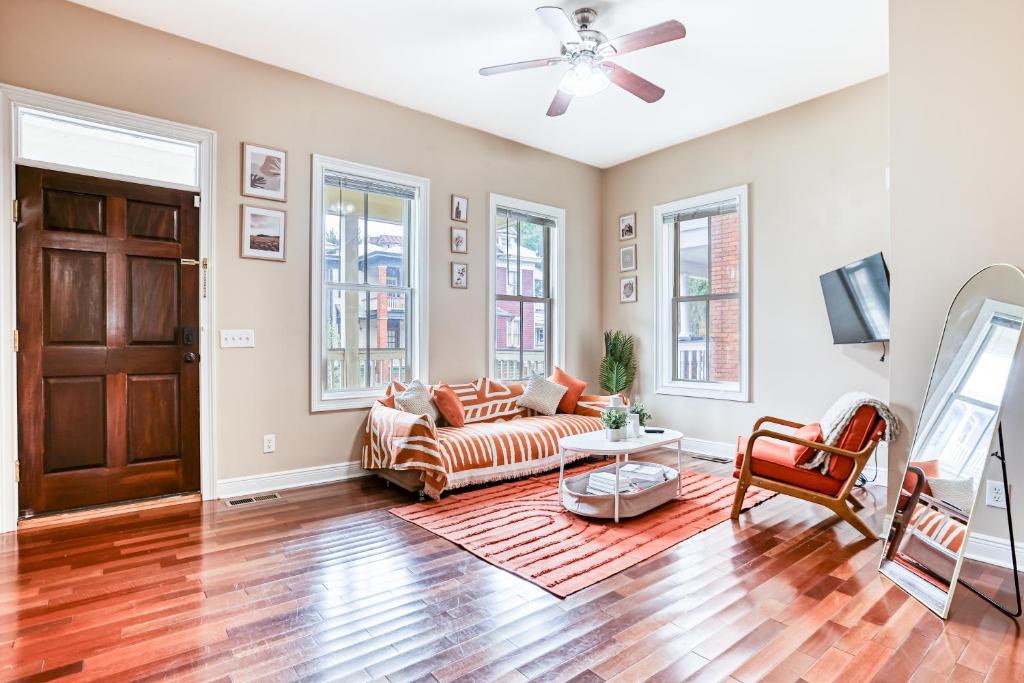 Metropolitan Apartment | Duplex by Forsyth Park - 2 King Beds - Patio & Balcony