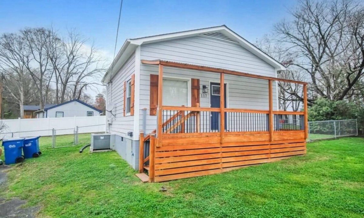 North Belmont House | Elegant 2BR Belmont Retreat – Comfort, Calm & Convenience