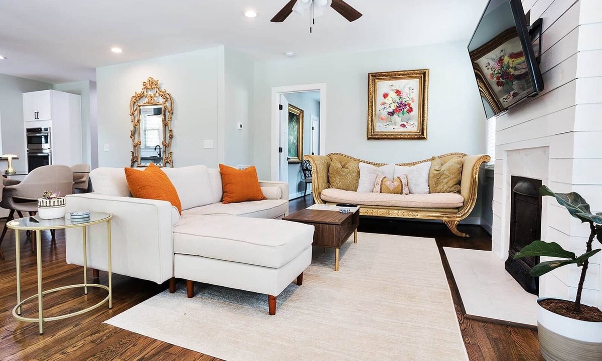 Columbia House | Elmwood Park Retreat: Renovated 3-Bed 2-Bath DT