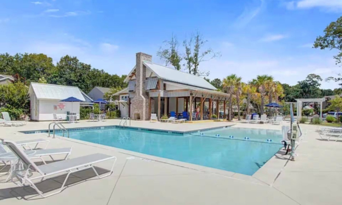 Mount Pleasant House | Enjoyable 4-bedroom house with AC in Charleston