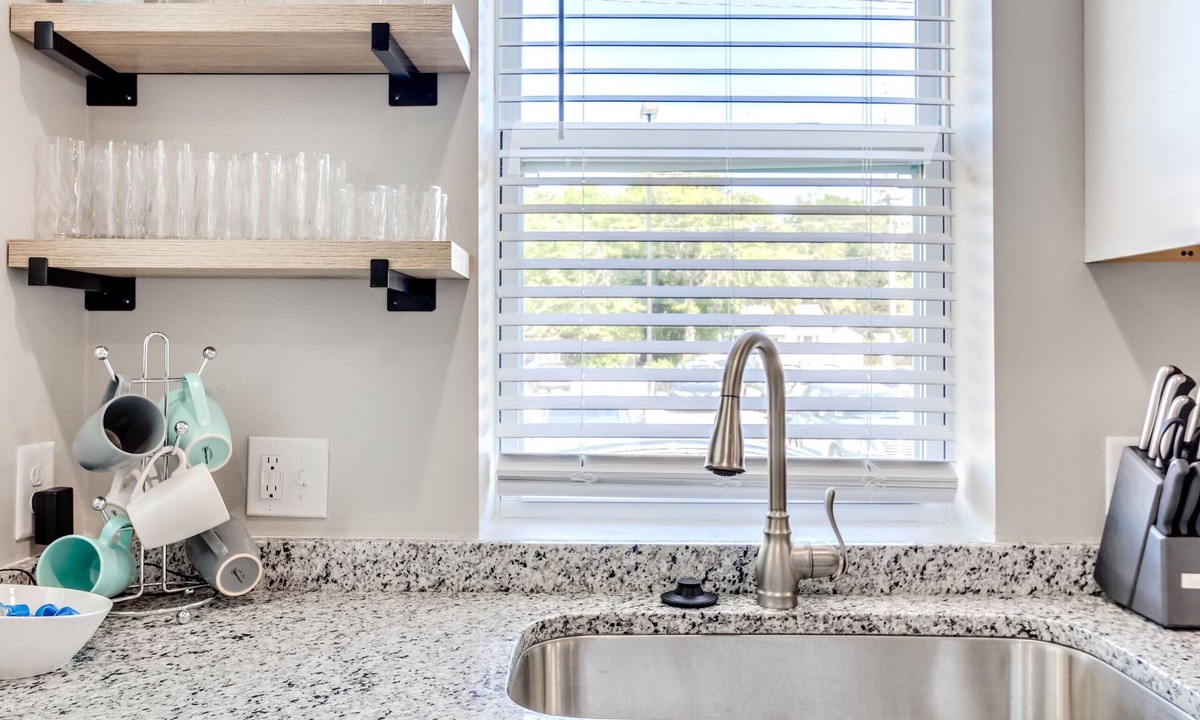 North Charleston House | Entire House; 20 min to Beaches, Downtown Charleston, 6 min to Airport, Outlets
