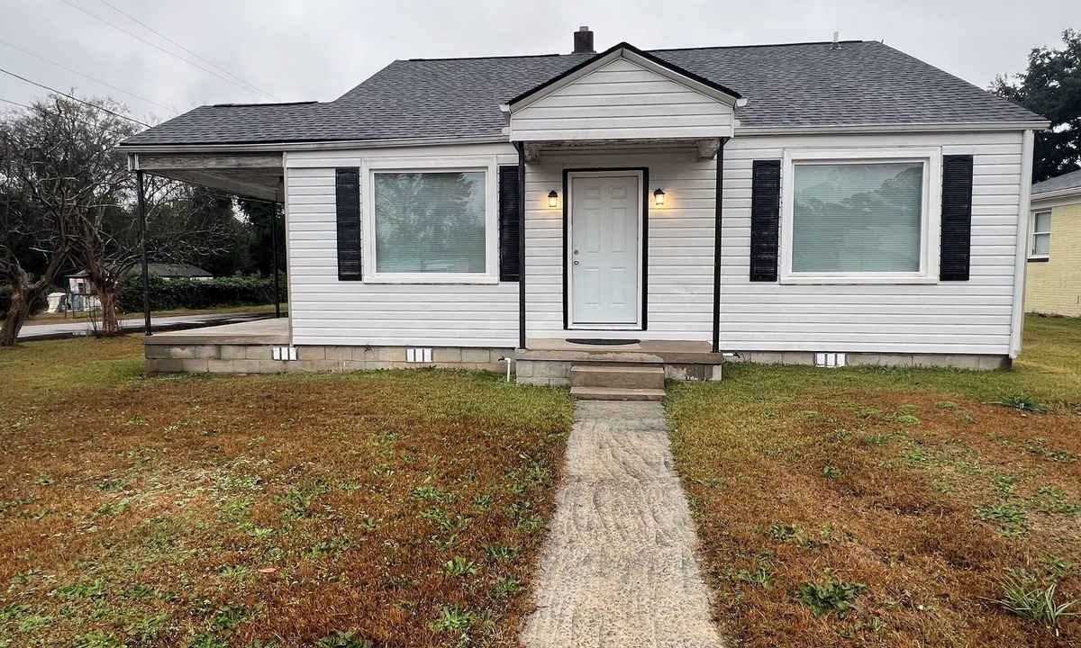 Cayce House | Entire House- 3 bedrooms in charming Cayce Close to downtown and Ft. Jackson.