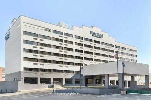 Downtown Charleston Hotel | Fairfield by Marriott Inn & Suites Charleston Downtown